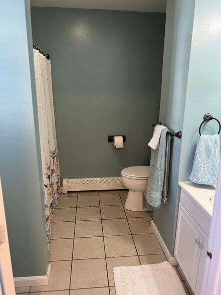 Building Photo - 329 Turner St