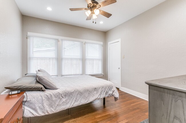 Building Photo - 3 Bedroom/2 Bath Los Angeles Heights Subdi...