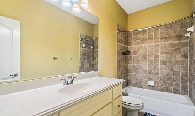 Building Photo - 732 Glass St NW