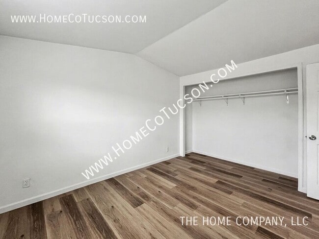 Building Photo - 9950 N El Uno Minor