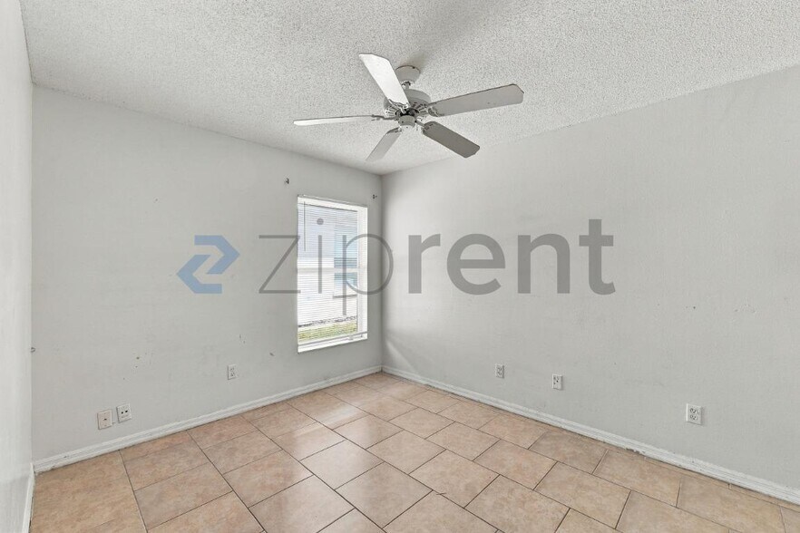 Building Photo - Unit