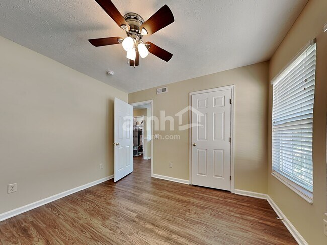 Building Photo - 9937 Whispering Pine Dr