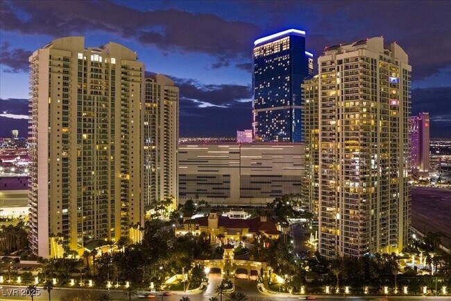 Building Photo - 2877 Paradise Rd