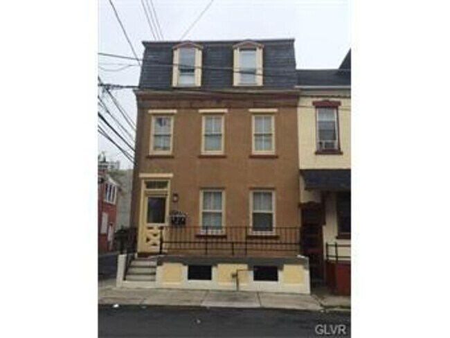 Primary Photo - 924 W Chew St