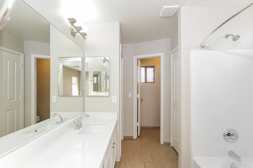 Building Photo - 13177 W Desert Ln