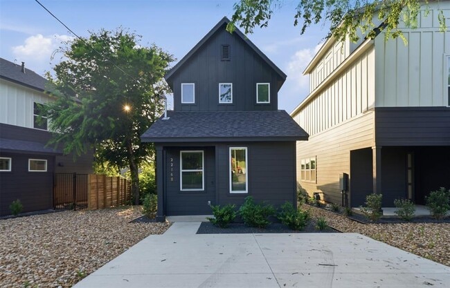 Building Photo - 2216 Yellow Jacket Ln