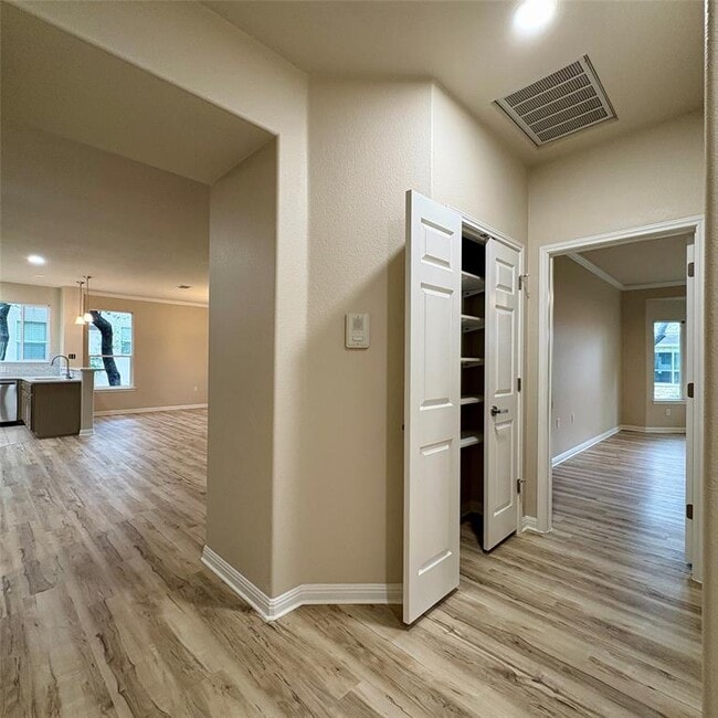 Building Photo - 109 Saddle Trail