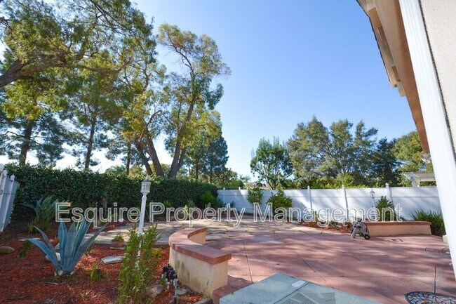 Building Photo - 93 Azusa Ave