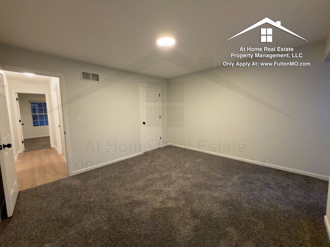 Building Photo - 1011-1013 Greystone Court