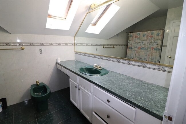 Building Photo - 484 Walnut St