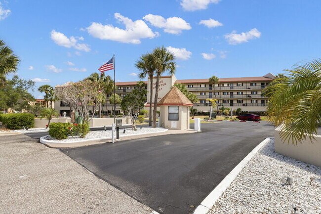 Building Photo - Condo For Rent on ST PETE BEACH!
