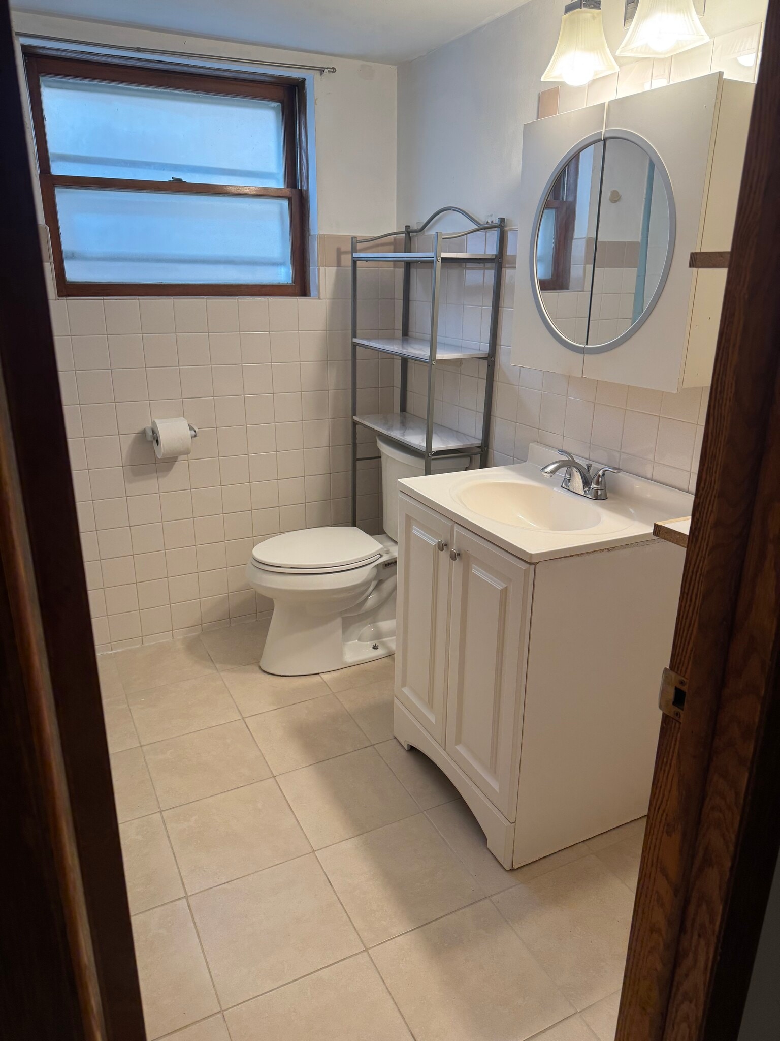 Bathrooms - 5114 W Grace St