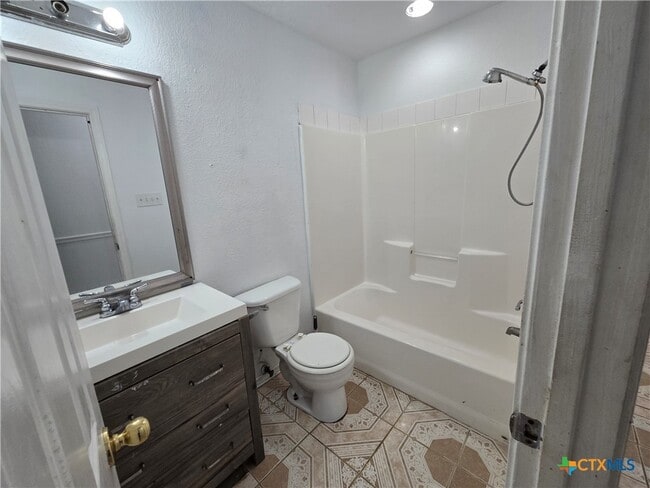 Building Photo - 761 Sheffield Rd