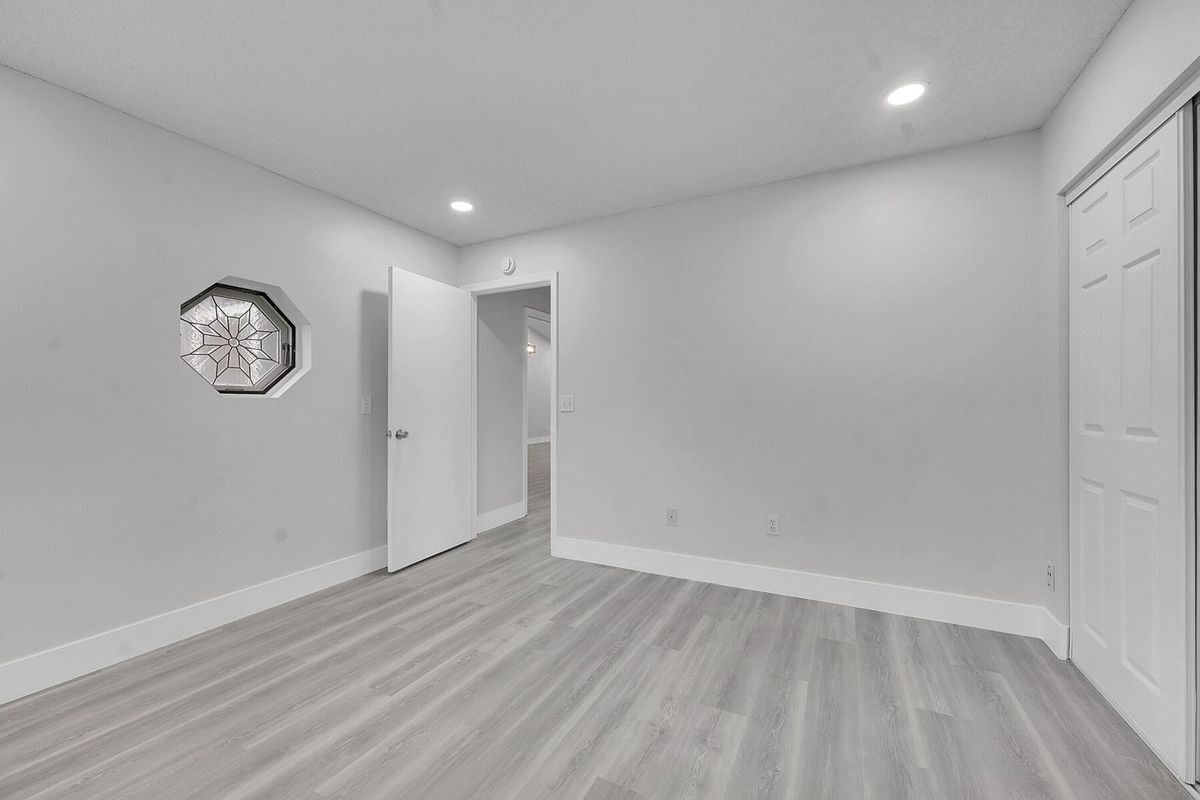 Building Photo - 13048 Meadowbreeze Dr