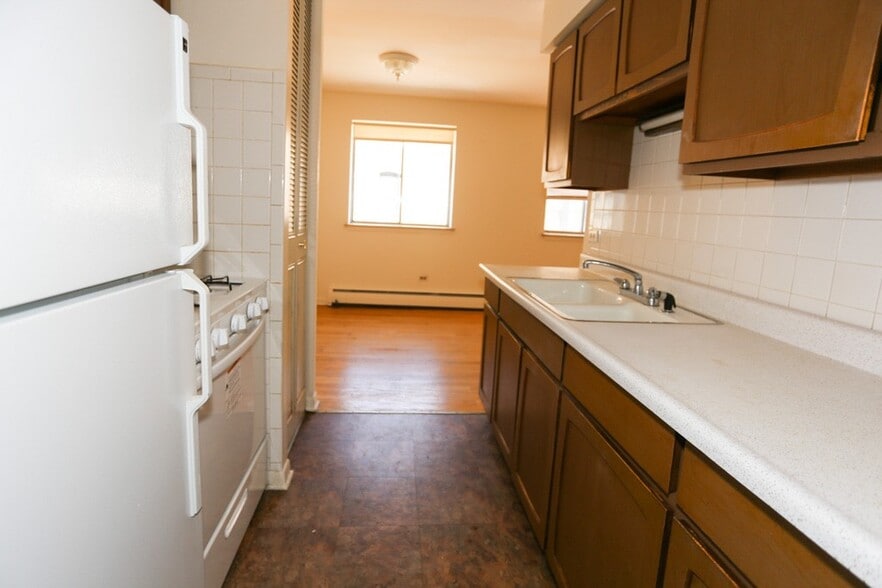 Building Photo - 503 W Briar Pl