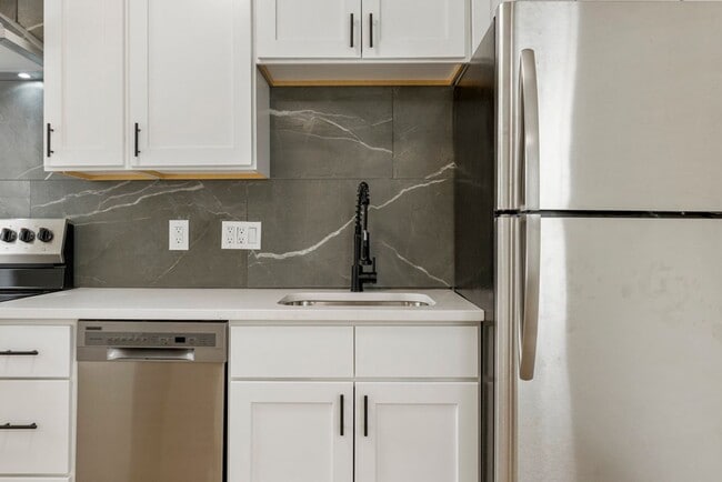 Building Photo - ONYX at 37th