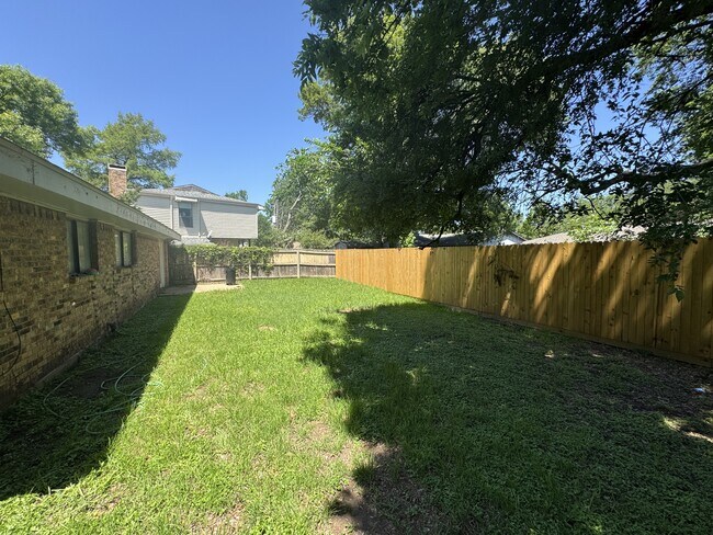 Building Photo - 2800 Springleaf Ct