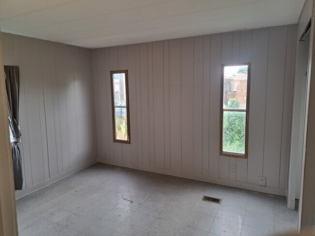 Building Photo - 64 Dakota St