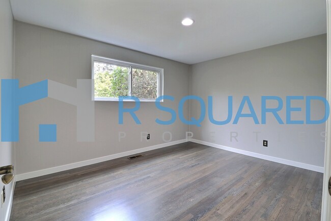 Building Photo - 12104 6th Ave SW