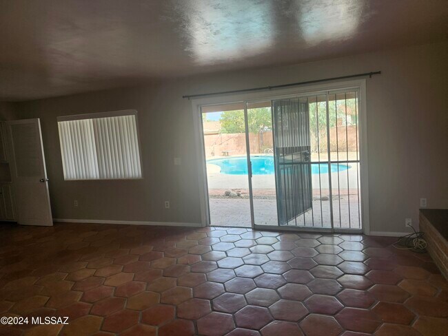Building Photo - 3565 E Calle del Prado