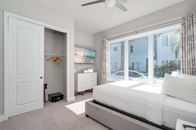 Building Photo - 7770 Sandy Ridge Dr