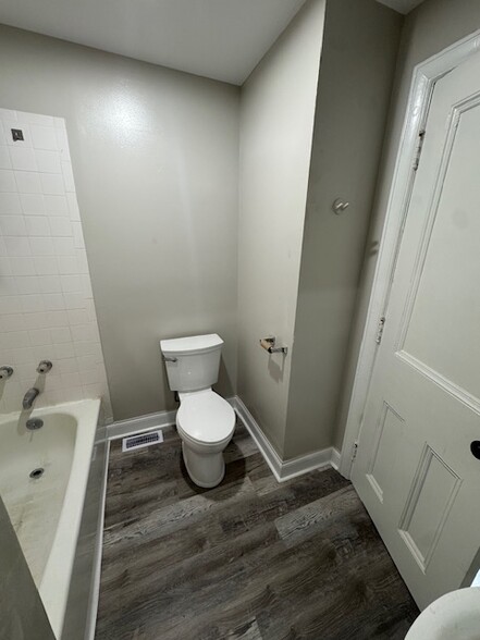 Building Photo - 520 South Ave