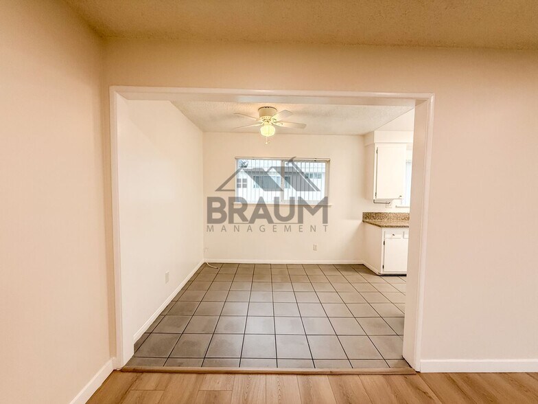 Building Photo - 5131 Buffalo Ave