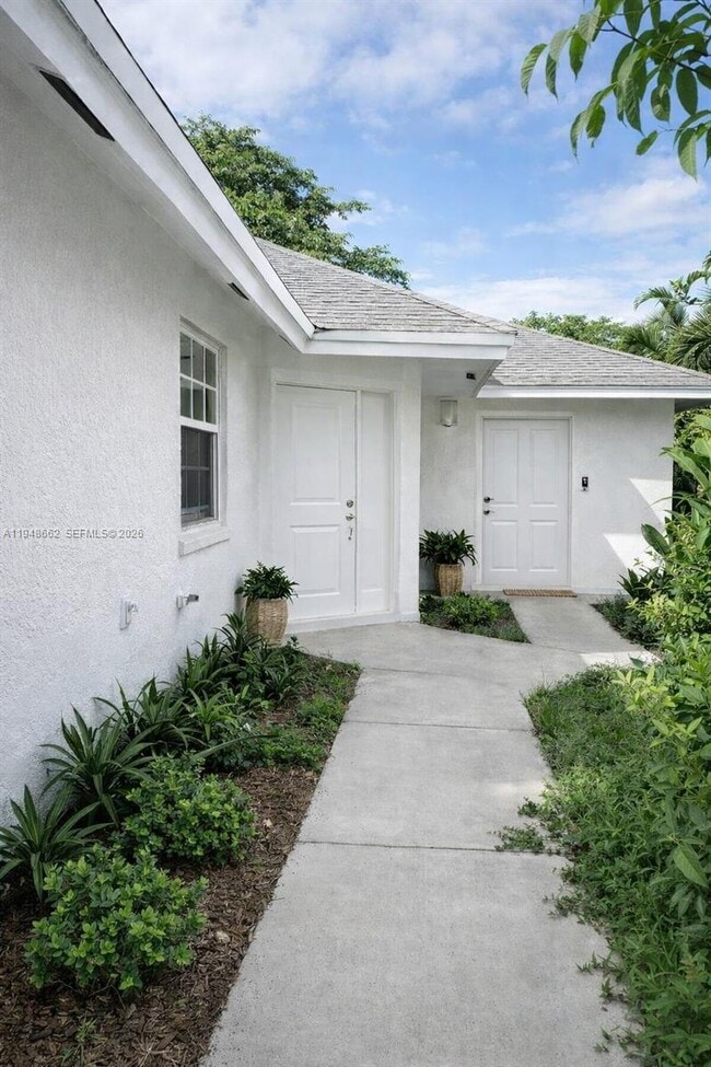 Building Photo - 165 SW 5th Ct