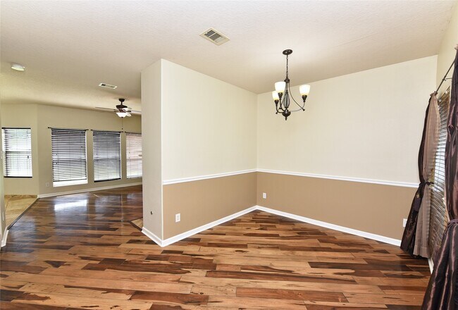 Building Photo - 29631 Turnbury Village Dr