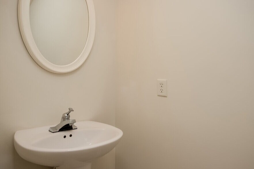 Building Photo - 1752 Old Dogwood