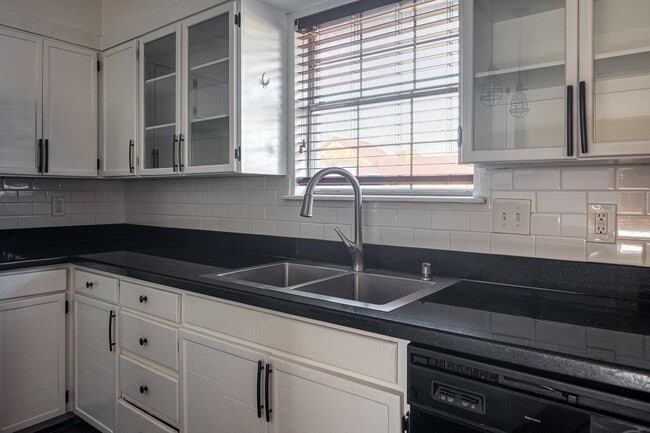 Building Photo - 112 Tomahawk Trail