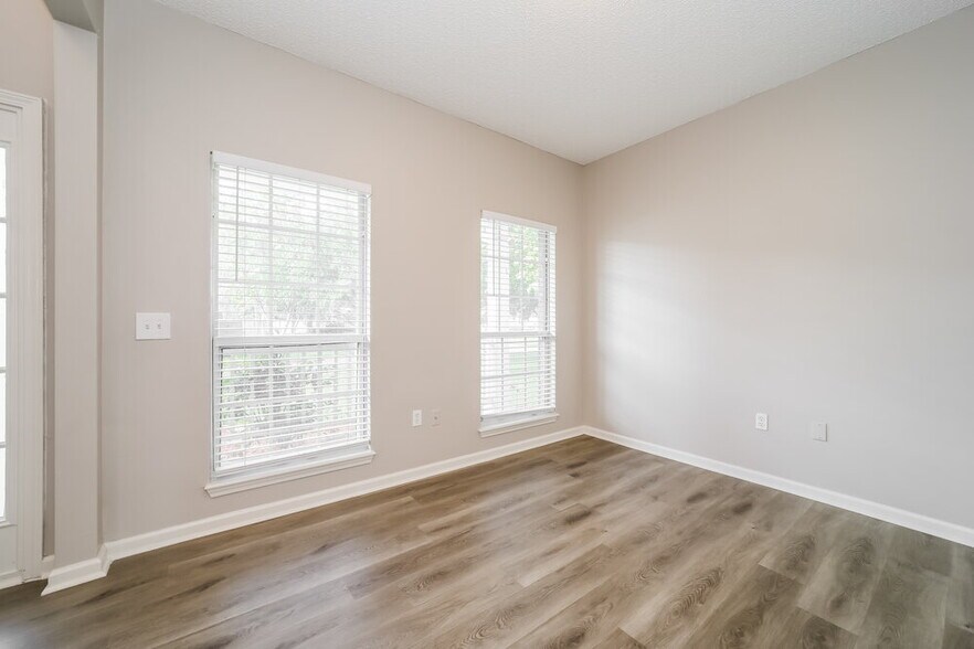 Building Photo - 1043 Gallant Fox Cir S