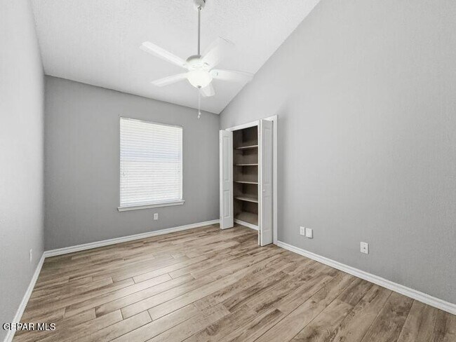 Building Photo - 10888 Loma Franklin Dr