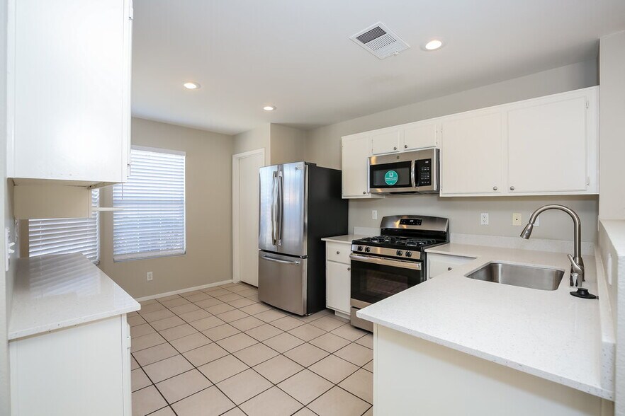 Building Photo - 865 Adobe Flat Dr