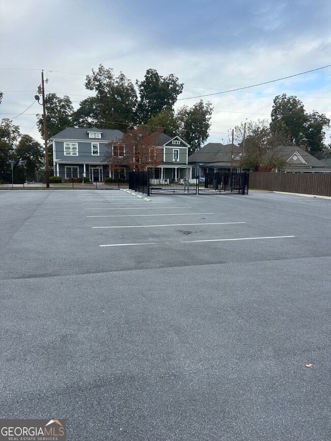 Building Photo - 712 Ave A NE