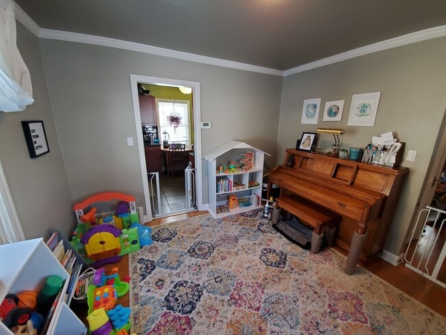 Building Photo - Cute 2 bedroom cape cod