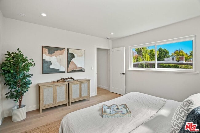 Building Photo - 5622 Babbitt Ave