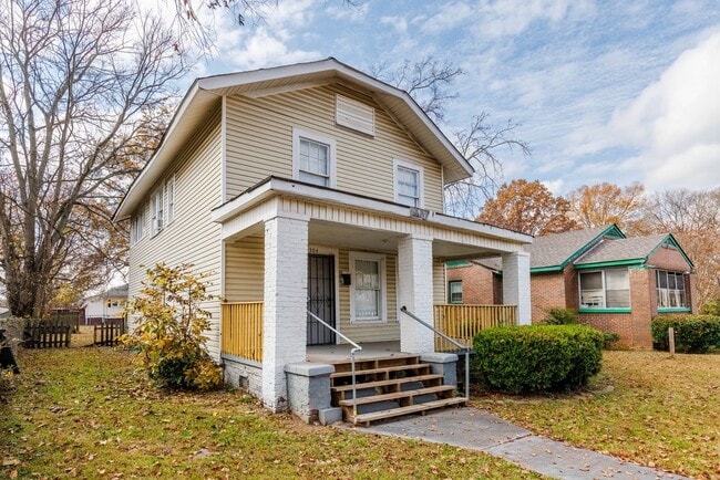 Primary Photo - 4 Bedroom in West End