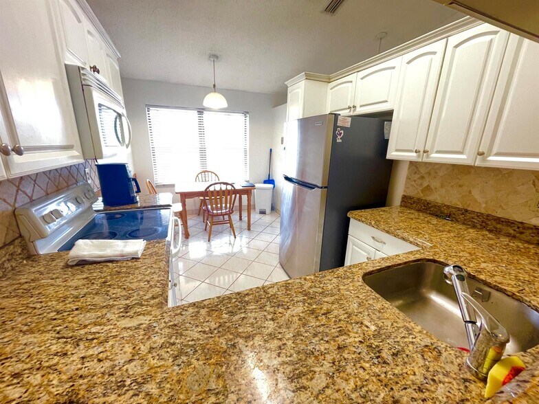 Building Photo - 4698 Lucerne Lakes Blvd E