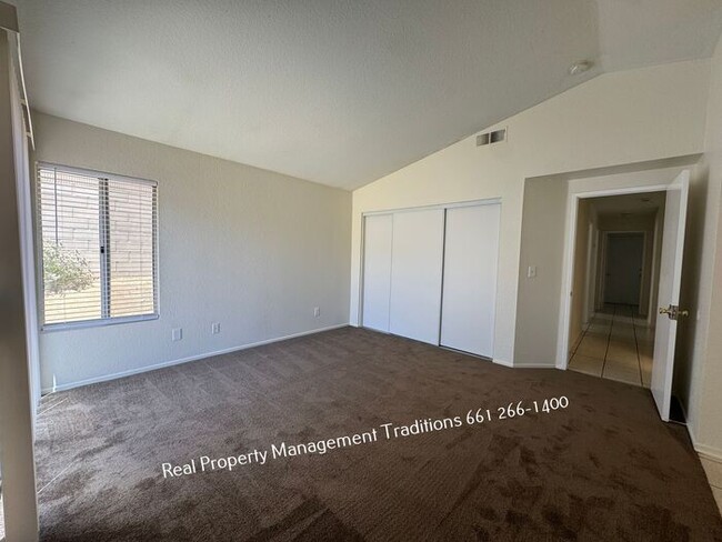 Building Photo - GREAT Westside Home