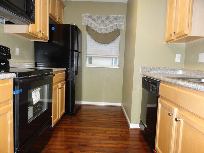 Building Photo - 303 Morning Sun Dr