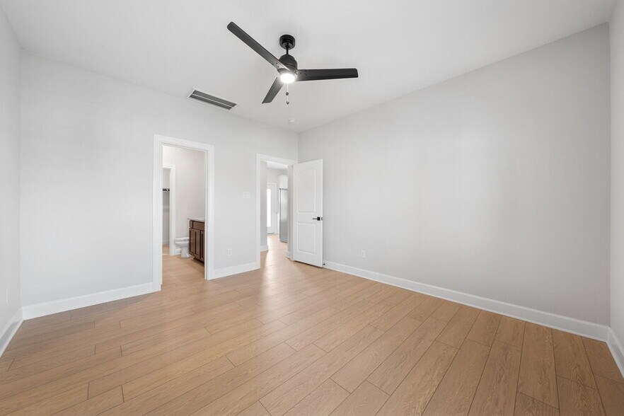 Building Photo - 1116 Windermere Wy