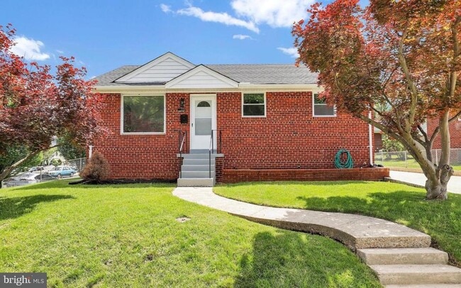 Building Photo - 2129 Saranac St