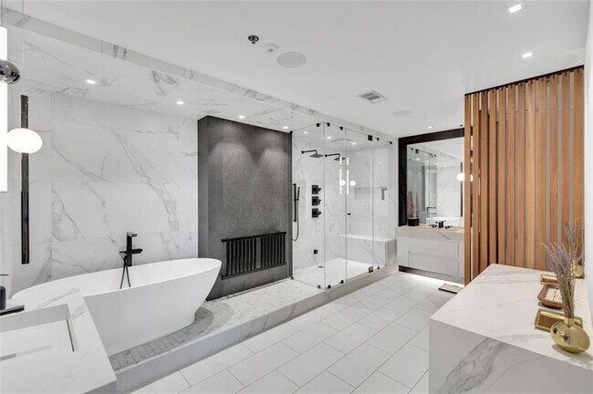 Building Photo - 2233 Peachtree Rd NE