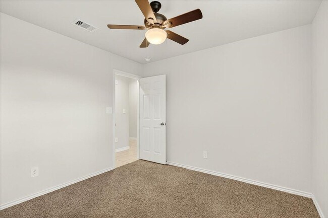 Building Photo - 3909 Shiva Dr