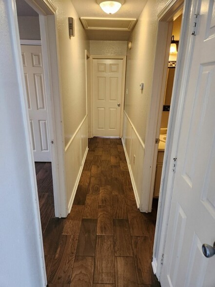 Building Photo - 27 N Circlewood Glen