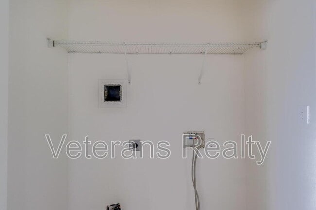 Building Photo - 18496 Devin Ct