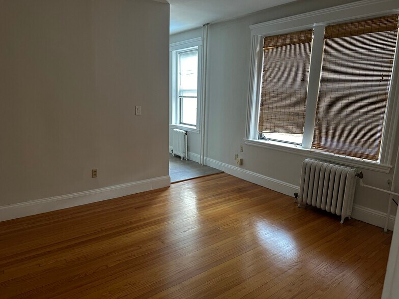 Building Photo - 370 Chestnut Hill Ave