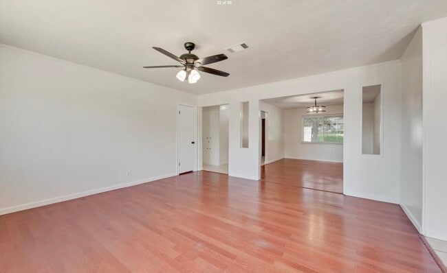 Building Photo - 411 Yorkshire Dr