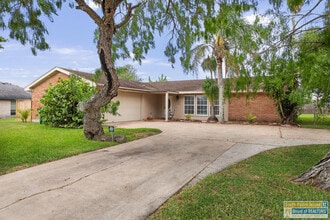 Building Photo - 421 Mesquite Dr